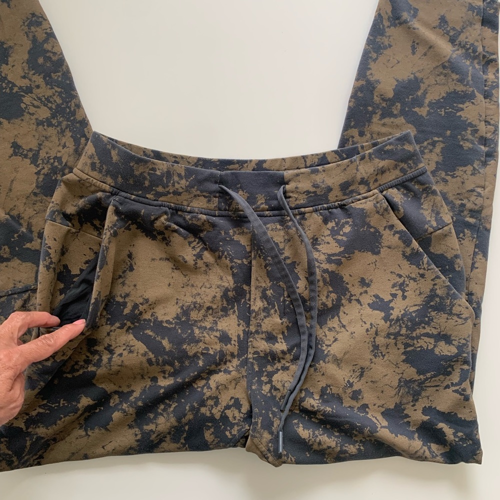 Lululemon medium City Sweat Jogger Camo Pants